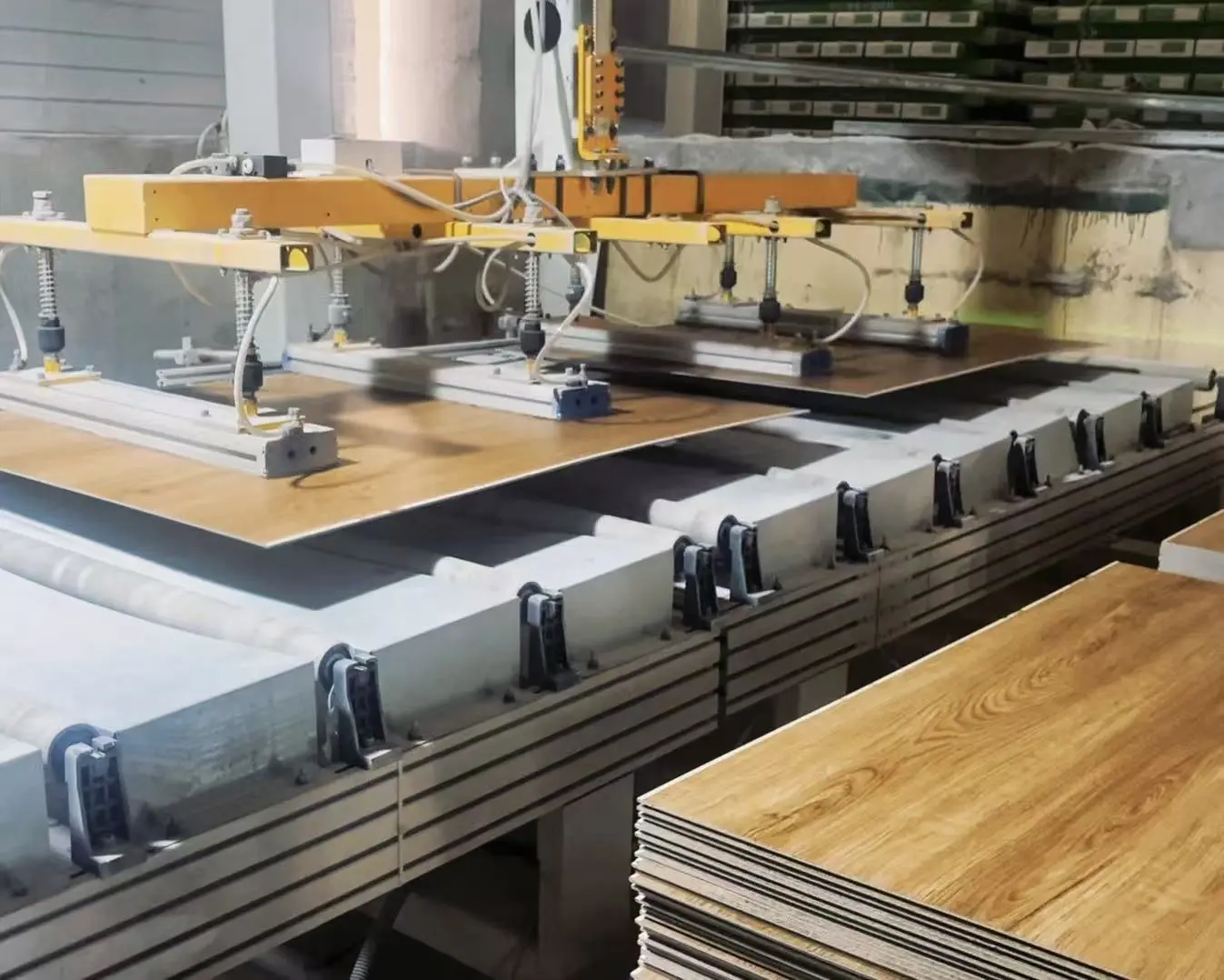 Exploring Green Manufacturing! Representatives from multiple media outlets and clients visited the carbon crystal plate production plant of HaoFa International Trade Company