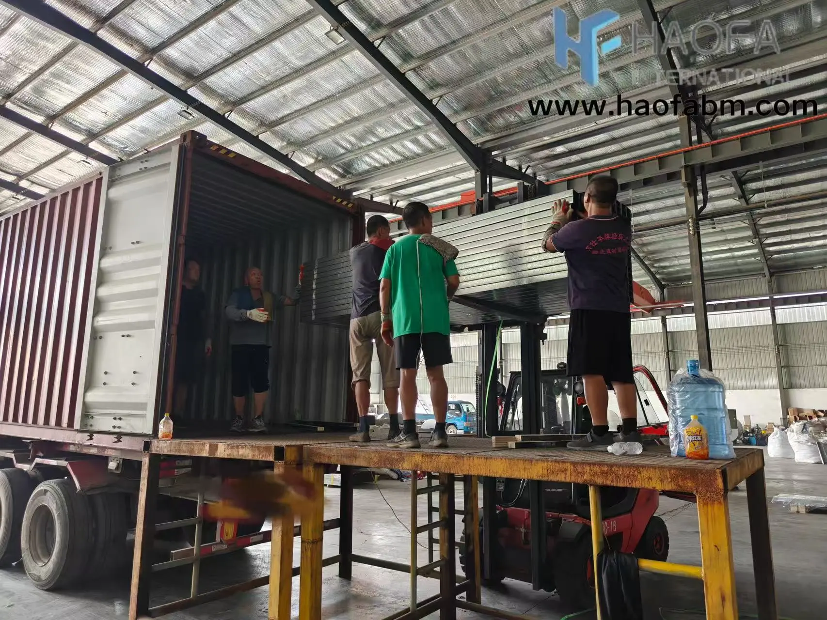 Good news! Our company has successfully won a large order for light steel keels from an American customer, continuing to write a new chapter in international cooperation